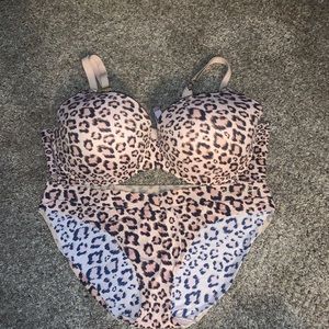 Victoria’s Secret Incredible bra and matching bikini panty.  40c and Large.